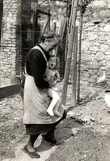 christa mit oma